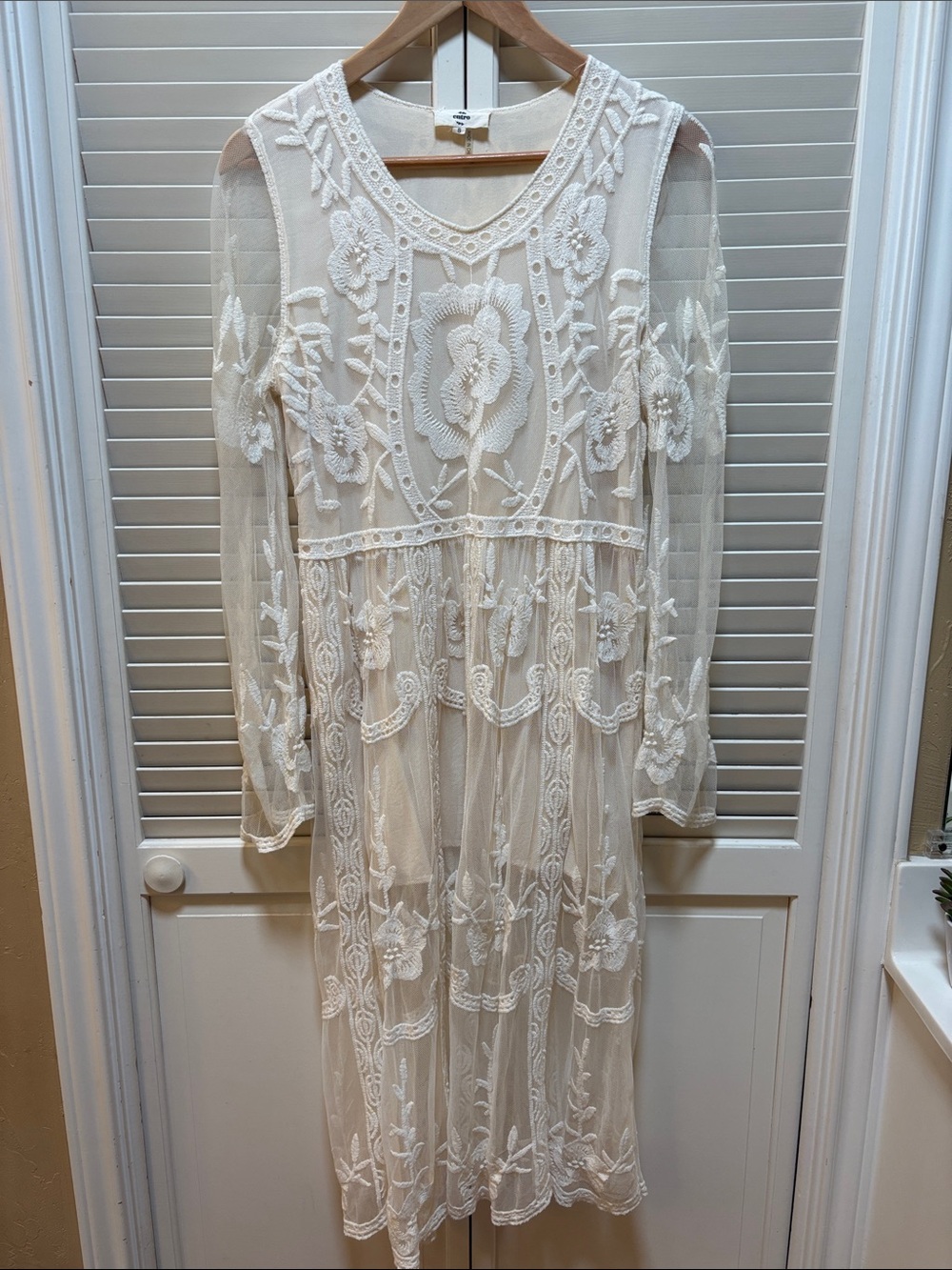 entro Boho Cream Embroidered Long-Sleeve Midi Dress